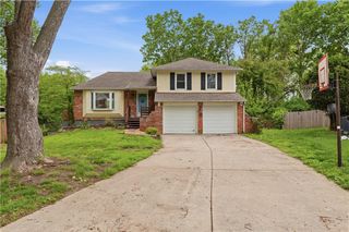 2904 NW Bedford Court, Blue Springs, MO 64015