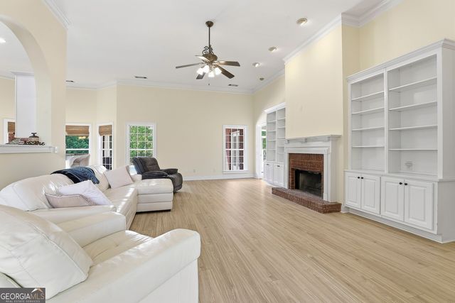 110 Lake Park Court, Sharpsburg, GA 30277