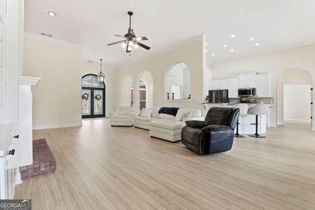 110 Lake Park Court, Sharpsburg, GA 30277