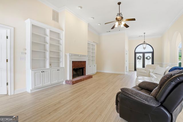 110 Lake Park Court, Sharpsburg, GA 30277