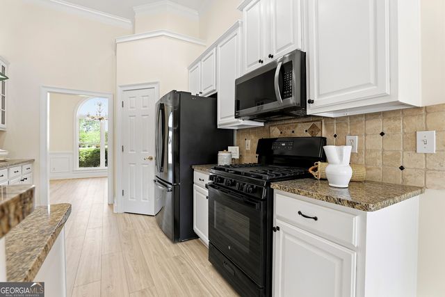 110 Lake Park Court, Sharpsburg, GA 30277