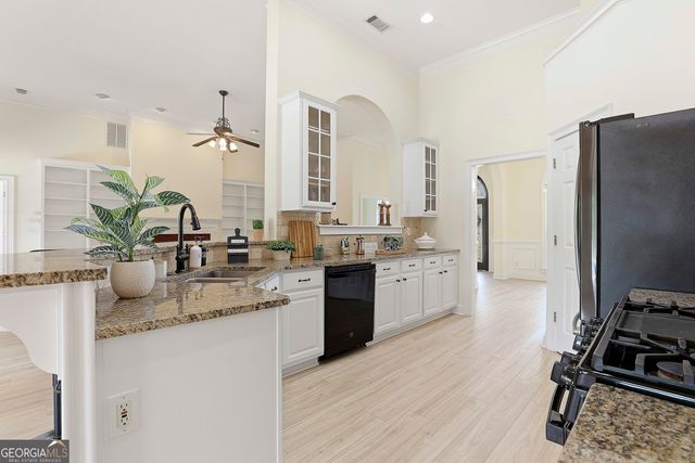 110 Lake Park Court, Sharpsburg, GA 30277