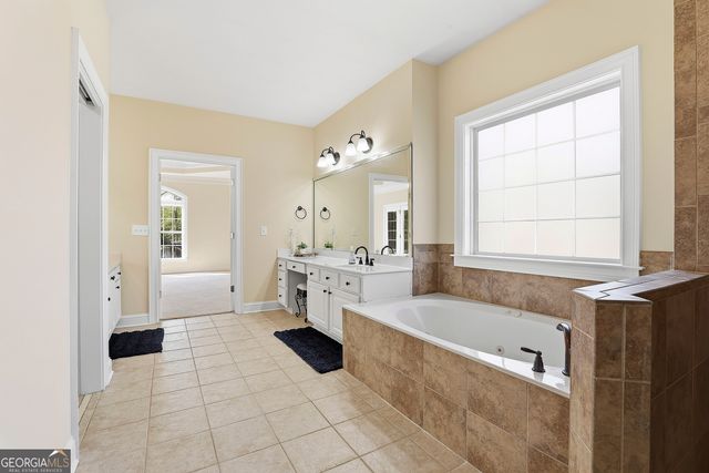 110 Lake Park Court, Sharpsburg, GA 30277