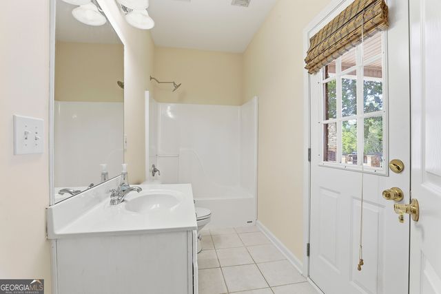 110 Lake Park Court, Sharpsburg, GA 30277