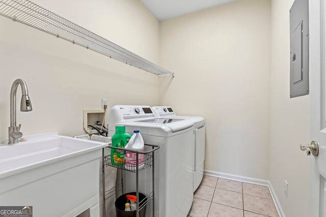 110 Lake Park Court, Sharpsburg, GA 30277