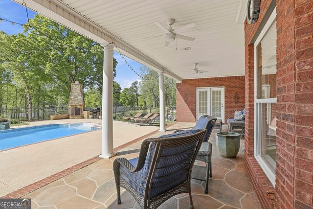 110 Lake Park Court, Sharpsburg, GA 30277