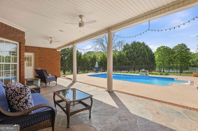 110 Lake Park Court, Sharpsburg, GA 30277