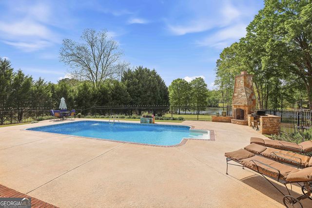 110 Lake Park Court, Sharpsburg, GA 30277