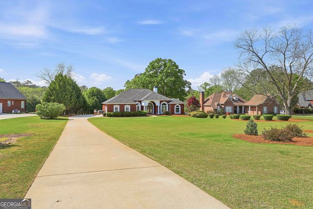 110 Lake Park Court, Sharpsburg, GA 30277