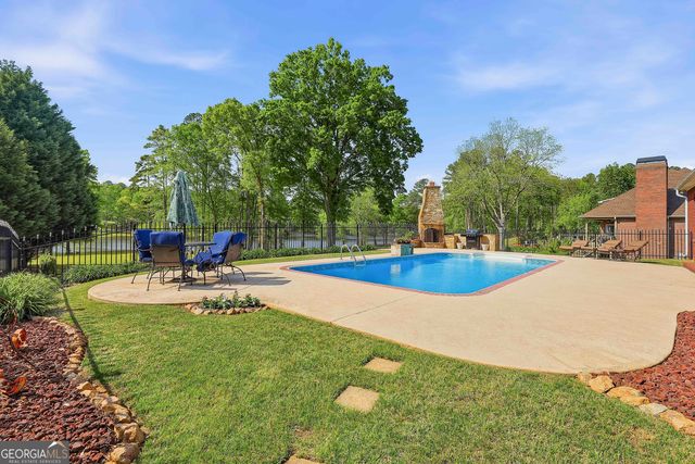 110 Lake Park Court, Sharpsburg, GA 30277