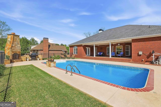 110 Lake Park Court, Sharpsburg, GA 30277