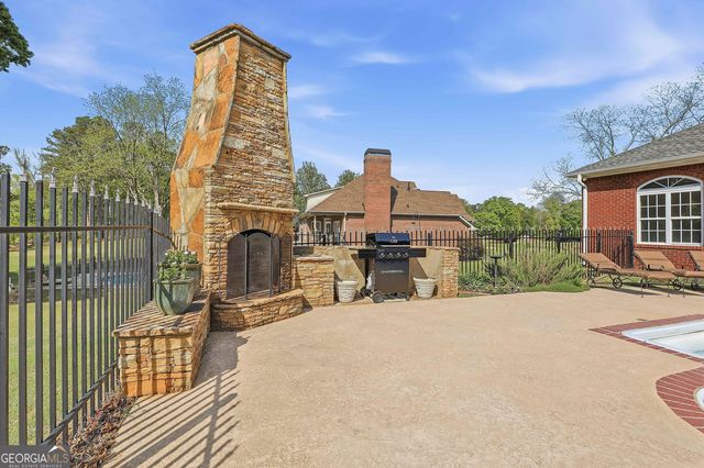 110 Lake Park Court, Sharpsburg, GA 30277