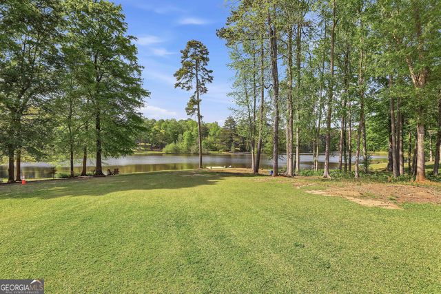 110 Lake Park Court, Sharpsburg, GA 30277