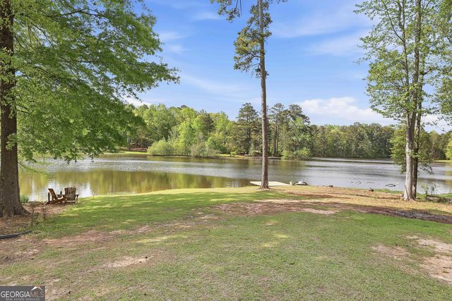 110 Lake Park Court, Sharpsburg, GA 30277