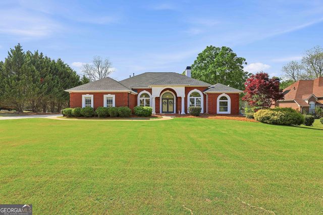 110 Lake Park Court, Sharpsburg, GA 30277