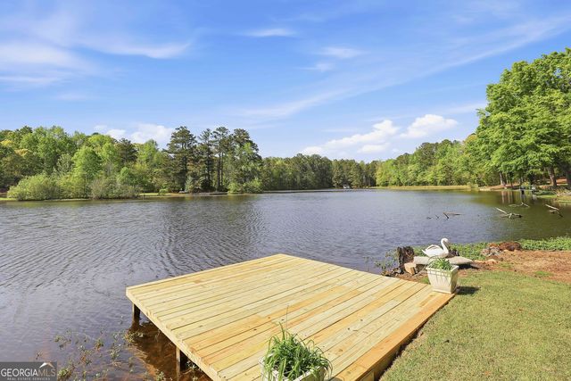 110 Lake Park Court, Sharpsburg, GA 30277