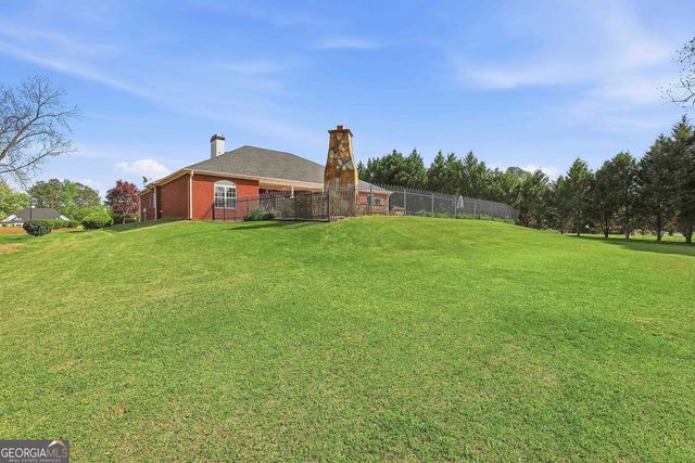 110 Lake Park Court, Sharpsburg, GA 30277