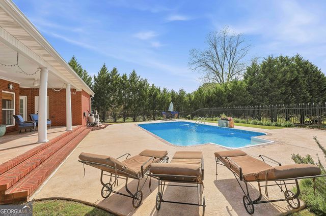 110 Lake Park Court, Sharpsburg, GA 30277