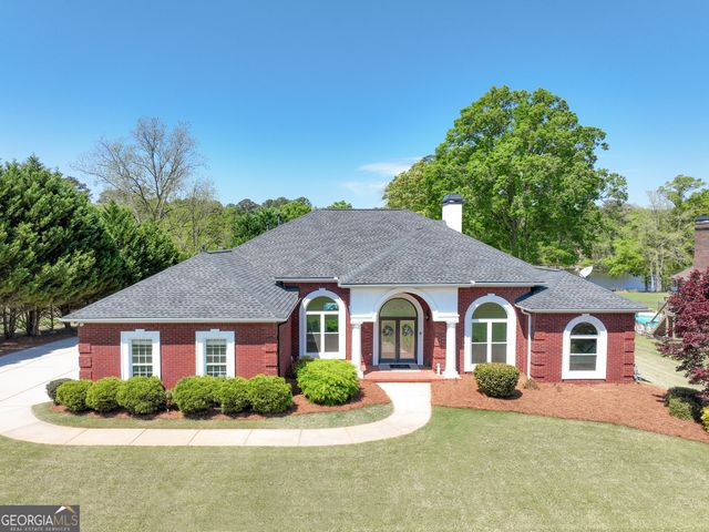 110 Lake Park Court, Sharpsburg, GA 30277