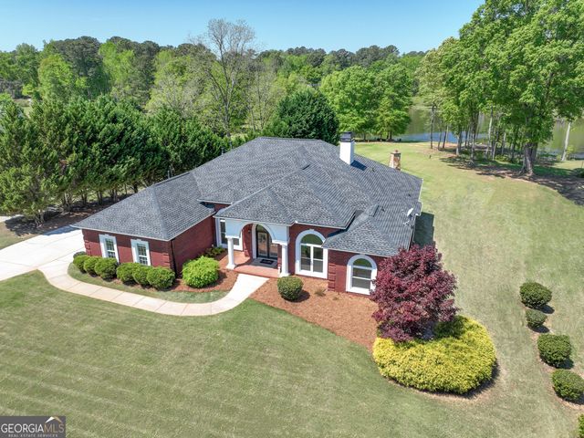 110 Lake Park Court, Sharpsburg, GA 30277