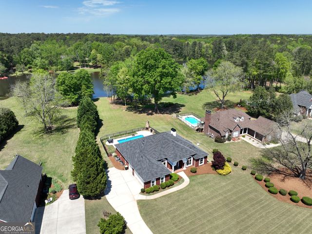 110 Lake Park Court, Sharpsburg, GA 30277