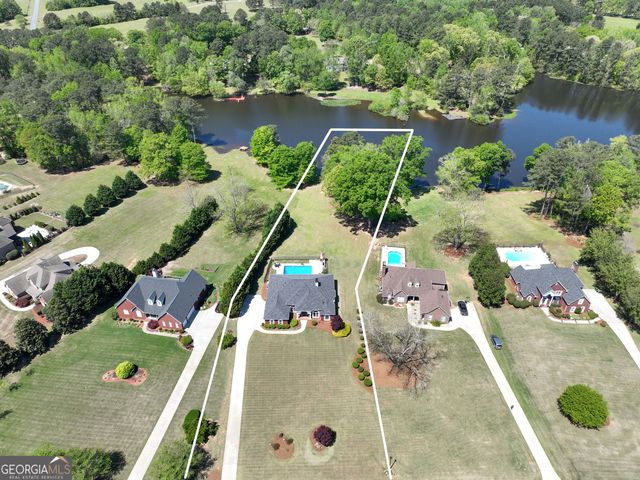 110 Lake Park Court, Sharpsburg, GA 30277