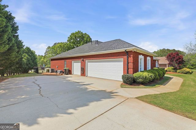 110 Lake Park Court, Sharpsburg, GA 30277