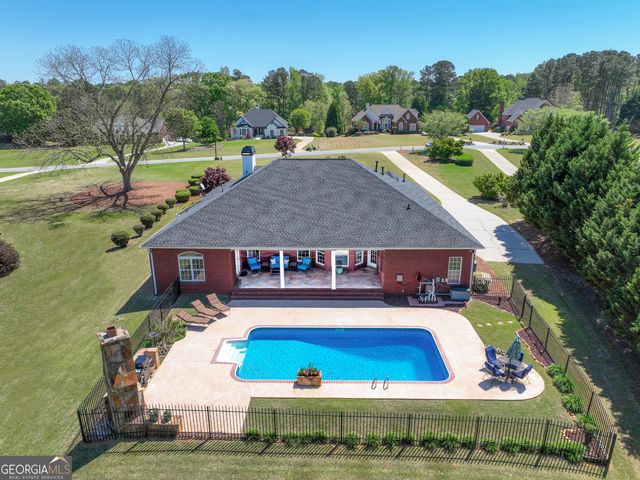 110 Lake Park Court, Sharpsburg, GA 30277