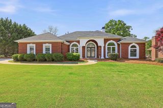 110 Lake Park Court, Sharpsburg, GA 30277