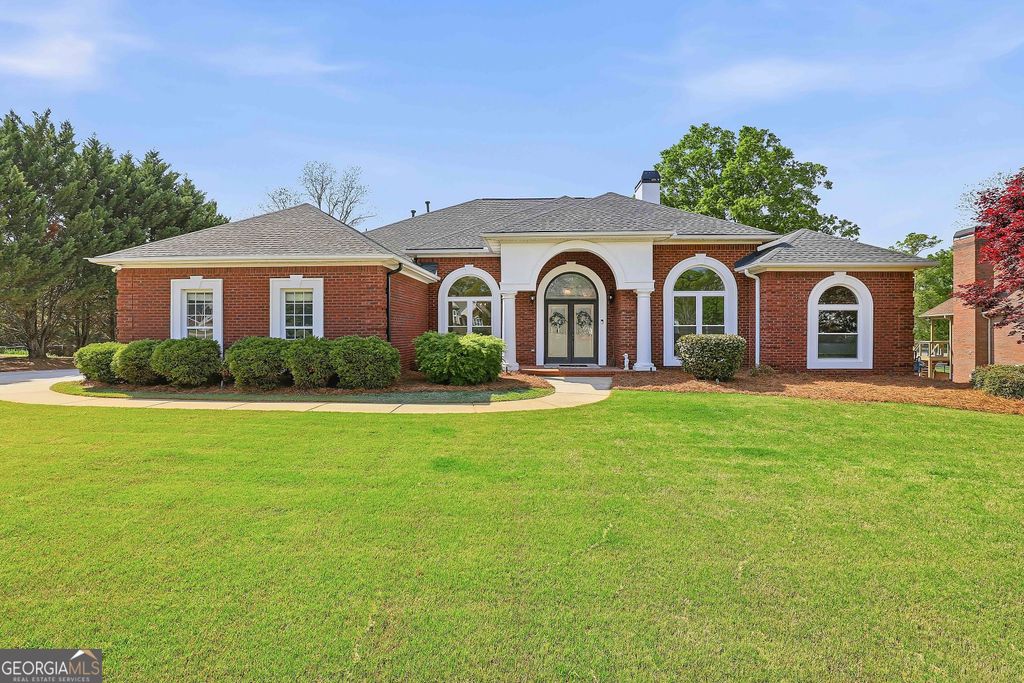 110 Lake Park Court, Sharpsburg, GA 30277