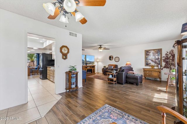 9721 W GREENWAY Road, Sun City, AZ 85351