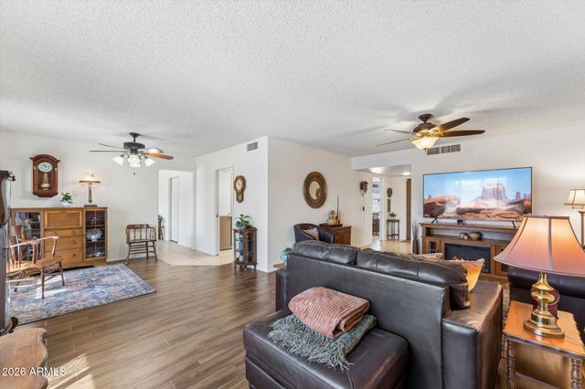 9721 W GREENWAY Road, Sun City, AZ 85351