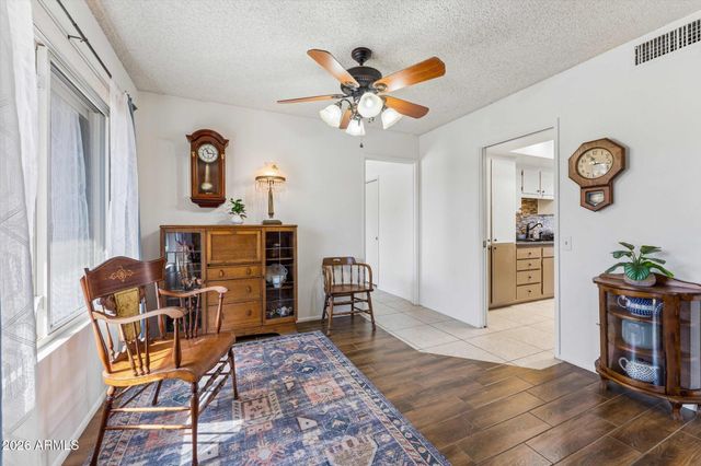 9721 W GREENWAY Road, Sun City, AZ 85351