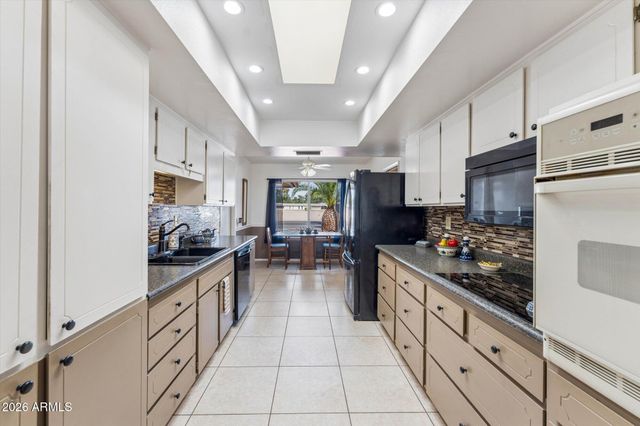 9721 W GREENWAY Road, Sun City, AZ 85351