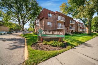 613 W Central Road B7, Mount Prospect, IL 60056