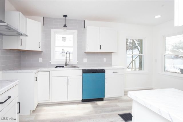 1093 Valdes Avenue, Akron, OH 44320