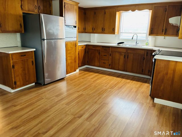136 Chestnut Hill Road, Glastonbury, CT 06033