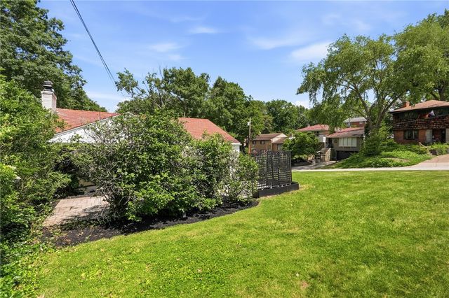 824 Foxland Drive, Mt Lebanon, PA 15243