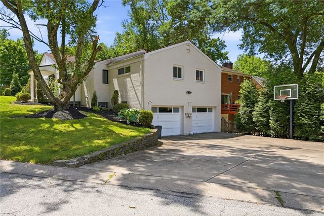 824 Foxland Drive, Mt Lebanon, PA 15243