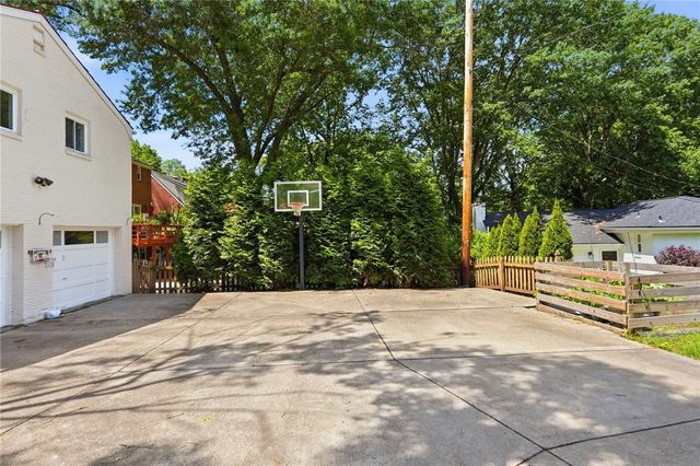 824 Foxland Drive, Mt Lebanon, PA 15243