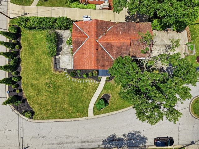 824 Foxland Drive, Mt Lebanon, PA 15243