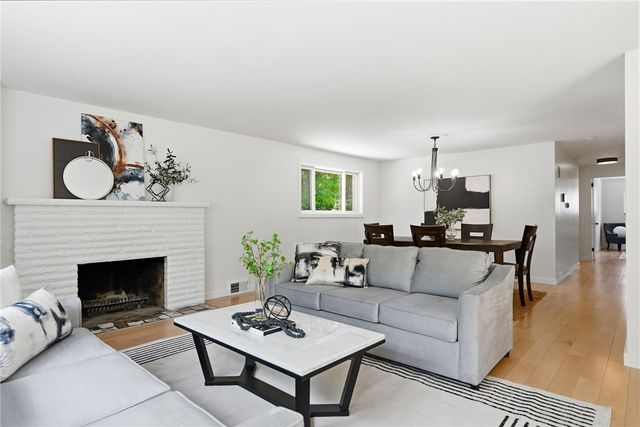 824 Foxland Drive, Mt Lebanon, PA 15243