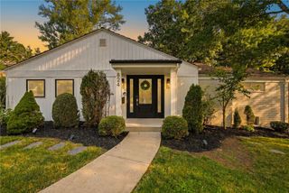 824 Foxland Drive, Mt Lebanon, PA 15243