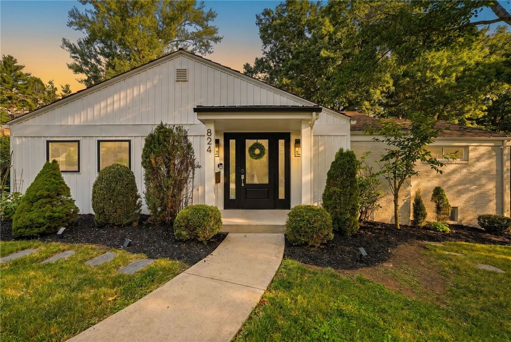824 Foxland Drive, Mt Lebanon, PA 15243