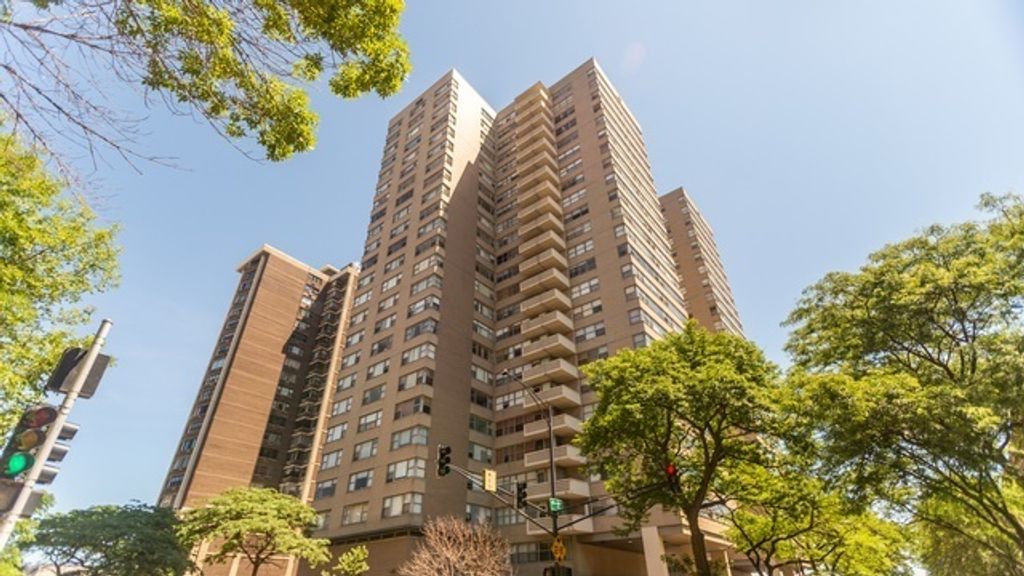 6301 N Sheridan Road 6O, Chicago, IL 60660