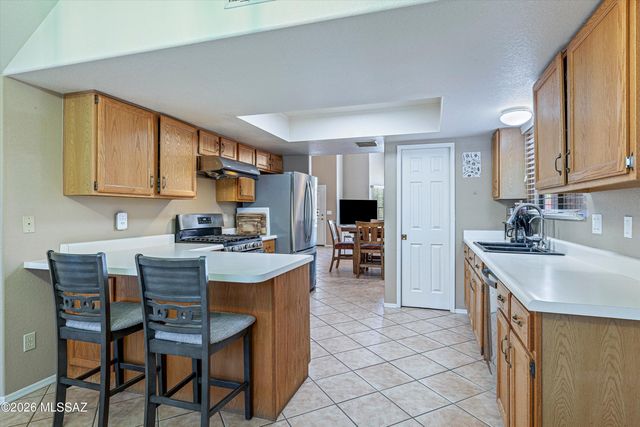 10301 N Oak Knoll Lane, Tucson, AZ 85737