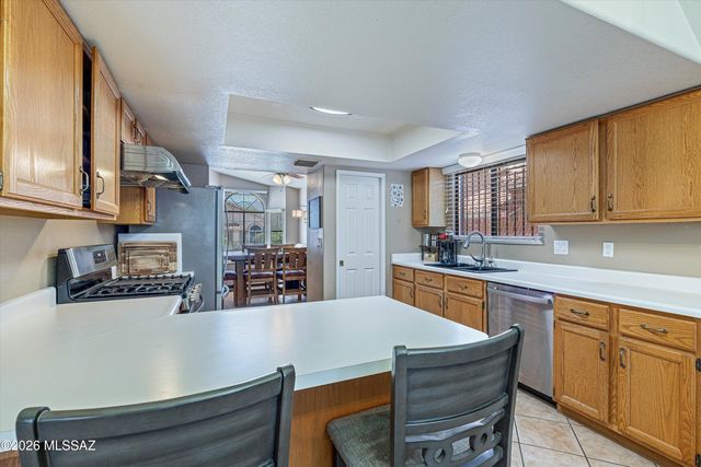 10301 N Oak Knoll Lane, Tucson, AZ 85737