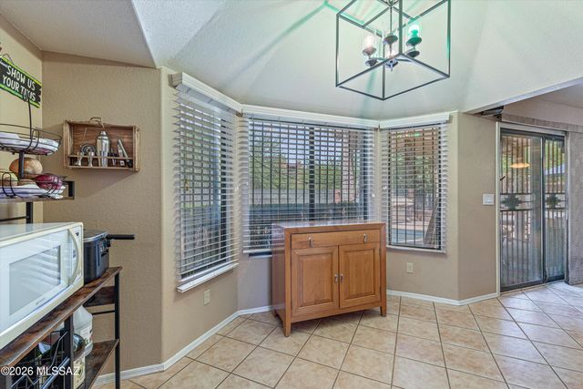 10301 N Oak Knoll Lane, Tucson, AZ 85737