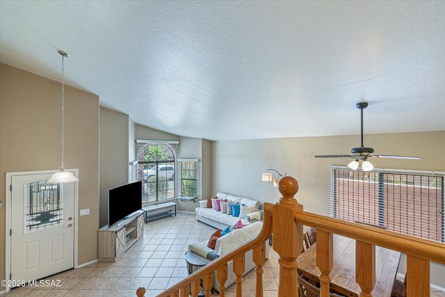 10301 N Oak Knoll Lane, Tucson, AZ 85737