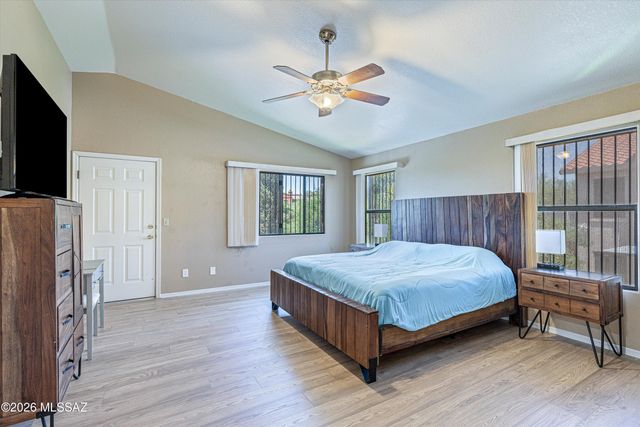 10301 N Oak Knoll Lane, Tucson, AZ 85737